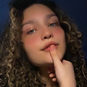 Meet your Posher, Daniela